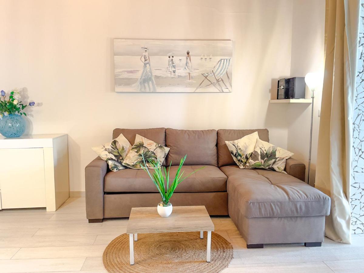 Athena Sea Front Apartment, Parking & Pool Lago Patria Zewnętrze zdjęcie