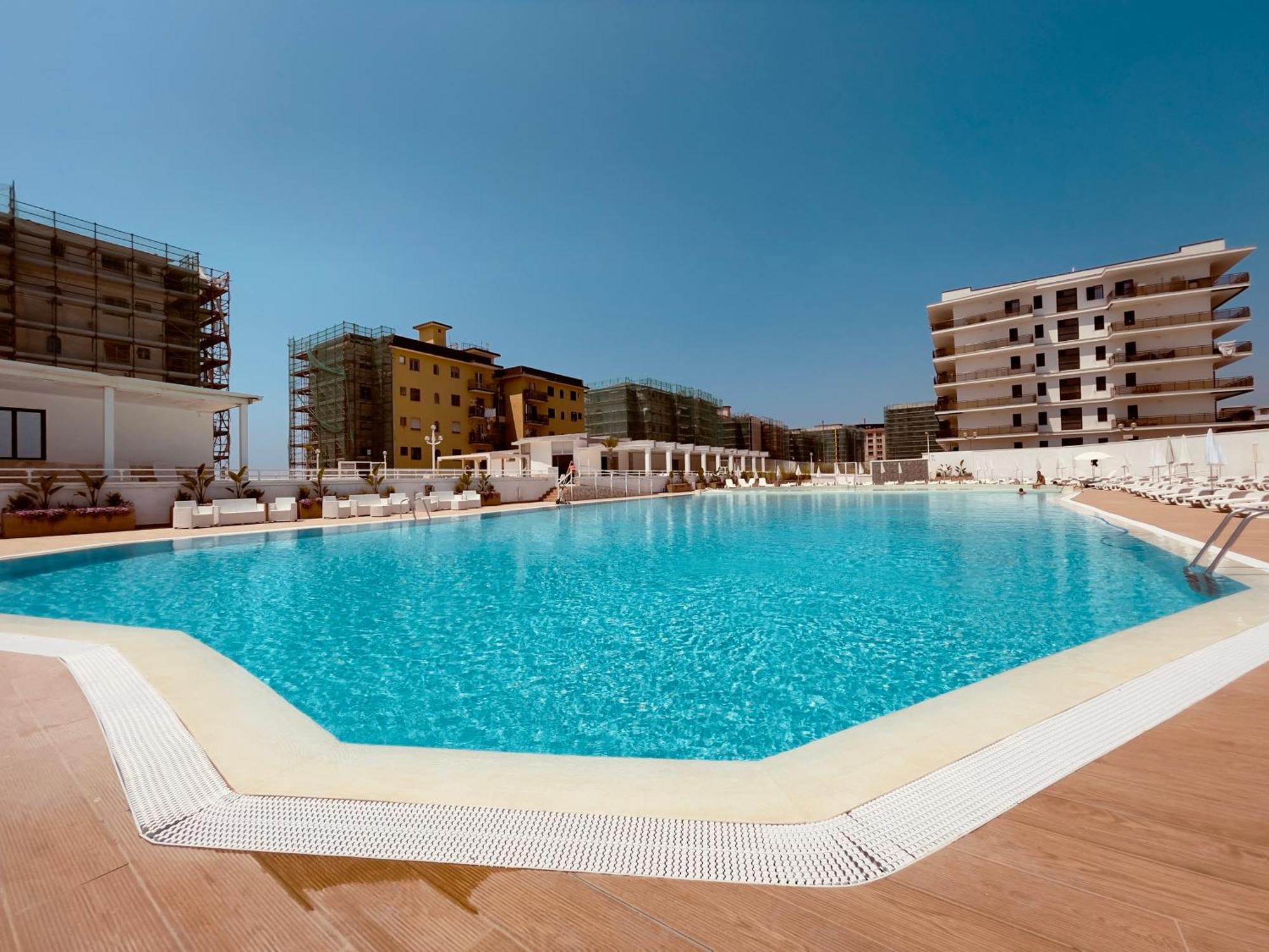 Athena Sea Front Apartment, Parking & Pool Lago Patria Zewnętrze zdjęcie